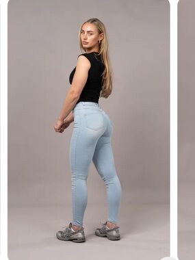 Fit Jeans Contour High-Rise Light Blue Skinny Jeans — Women